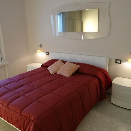 Theater Verona Luxury Apartment Room photo